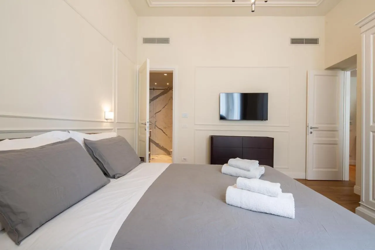 Florence Luxury Apartment al Duomo 0*,